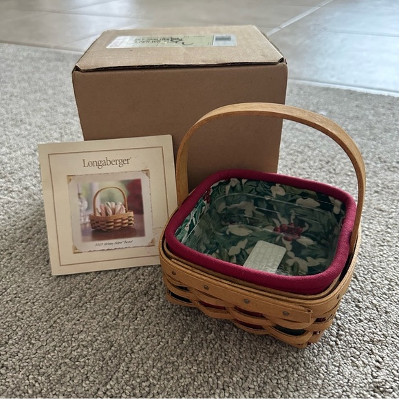 Longaberger 2003 Holiday Helper Basket - Picture 1 of 14